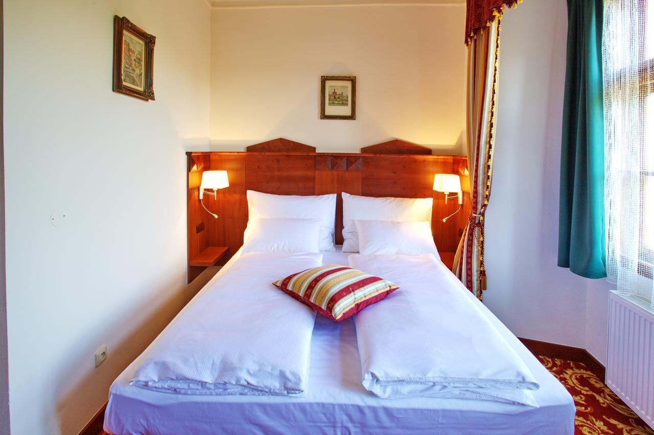 Hotel Fortna Хрудим Экстерьер фото