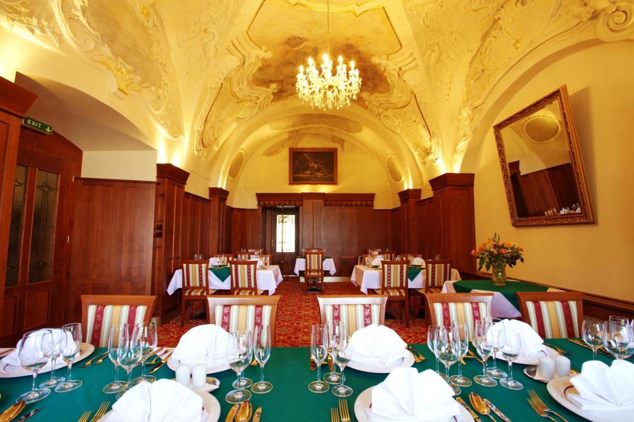 Hotel Fortna Хрудим Экстерьер фото